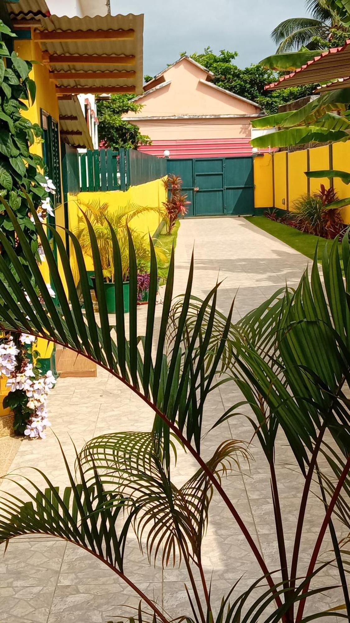 Residencialdes Bed & Breakfast Сао Томе Екстериор снимка